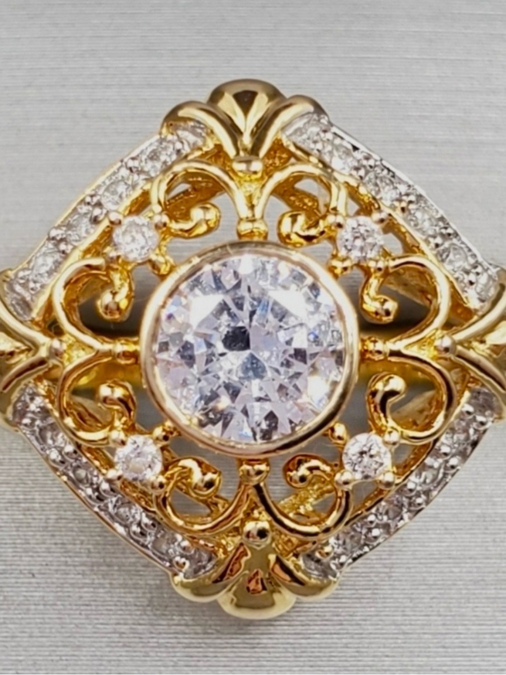 18 kt Gold Filigree Ring size 8